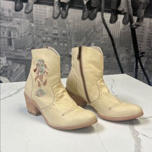 Marco Delli x Free People Evelina Embroidered Western Ankle Boots Cream Sz 8